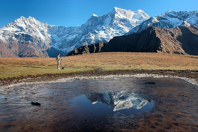 650px Mt Mandani and Chaukhamba with reflection at Boodha Madhyamaheshwar