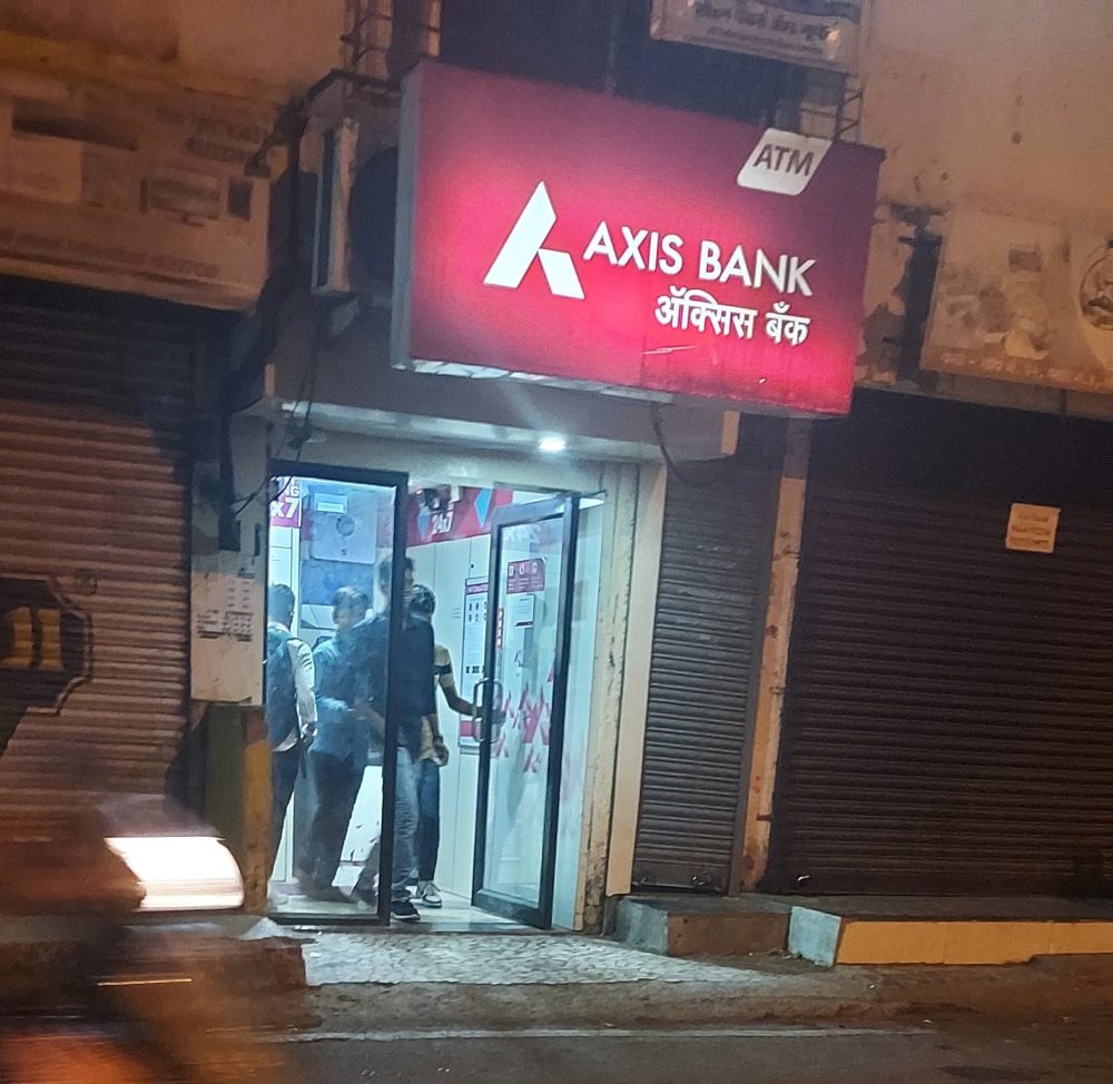 axis bank e1653747061903
