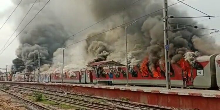 bihar train fire e1655483641565