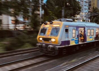 mumbai local1 scaled e1658477079631