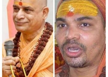डावीकडे - द्वारका शारदा पीठाचे नूतन श्रीशंकराचार्य स्वामी सदानंद सरस्वती (पश्चिमाम्नाय पीठ).
उजवीकडे - बद्रीनाथ ज्योतिष मठाचे नूतन श्रीशंकराचार्य स्वामी अविमुक्तेश्वरानंद सरस्वती. (उत्तराम्नाय पीठ).
