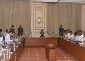 सह्याद्री अतिथी गृह येथे ऊर्जा विभागाची बैठक 2 1140x570 1