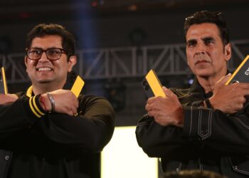 Himanshu Tandon Country Head POCO with their newly announced brand ambassador Akshay Kumar