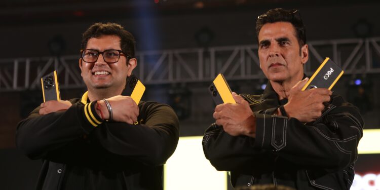 Himanshu Tandon Country Head POCO with their newly announced brand ambassador Akshay Kumar