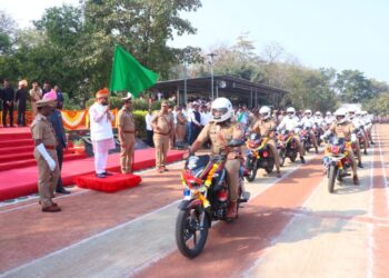 पोलिसांच्या 63 दुचाकी वाहनांचे पालकमंत्री यांच्या हस्ते लोकार्पण 2 1024x682 1