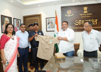 रक्षा रक्षक मंडळाच्या नोंदणीकृत कर्मचाऱ्यांचा खाकी गणवेश 1 मेपासून अंमलबजावणी 1024x682 1