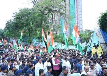 मुख्यमंत्री देवेंद्र फडणवीस यांच्या उपस्थितीत तिरंगा रॅली 1 1920x1280 1