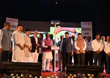 शेती व शेतकऱ्यांच्या भाग्योदयासाठी एक राष्ट्र एक कृषी व एक टीम 8 1024x682 1