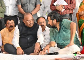 शेतकऱ्यांच्या कर्जमुक्तीसाठी समिती स्थापन करणार 1 1024x806 1