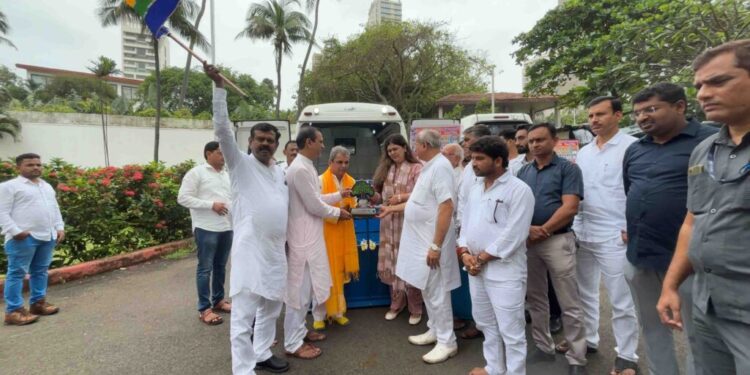 सुपर स्पेशालिटी प्राणी रुग्णवाहिकेचे लोकार्पण 2 1024x576 1