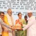सोलापूरचे राजेंद्र अंकम यांना संत कबीर हथकरघा राष्ट्रीय पुरस्कार 2 1024x682 1