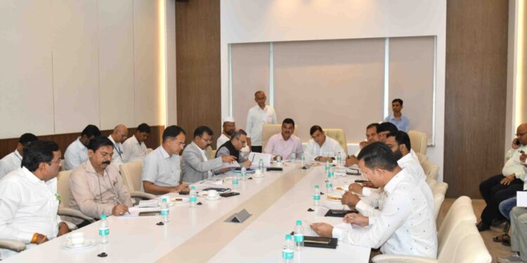 कांद्याच्या भावासंदर्भात उपाययोजना करण्यासाठी बैठक 1 1024x683 1
