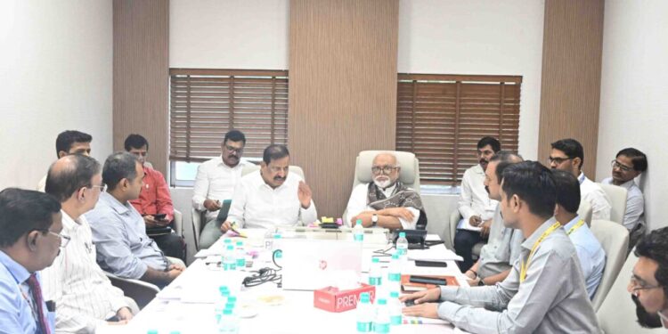 नाशिक येथील शासकीय वैद्यकीय महाविद्यालयाबाबत आढावा बैठकीचे आयोजन 2 1024x683 1