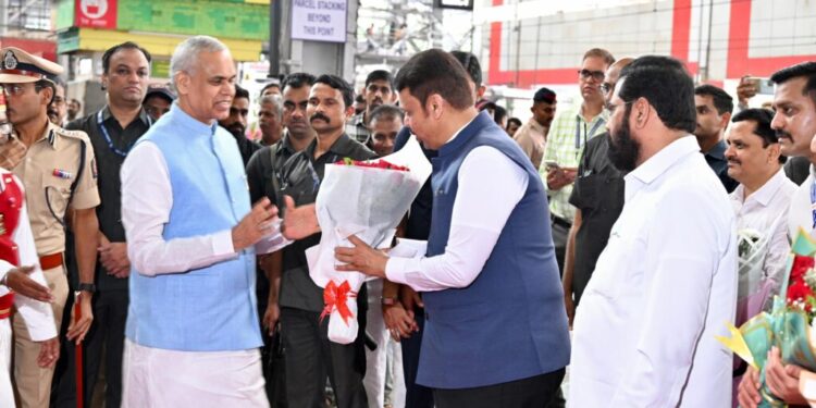 महाराष्ट्राचे नवनियुक्त राज्यपाल आचार्य देवव्रत यांचे मुंबईत आगमन 5 1024x683 1