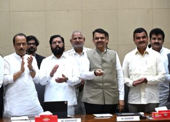 ‘नमो शेतकरी योजनेचा सातवा हप्ता मुख्यमंत्री देवेंद्र फडणवीस यांच्या हस्ते वितरित 2 1024x757 1